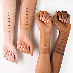 essence Silky BLUR Nemlendirici Uzun Süre Kalıcı Fondöten 15 - 7