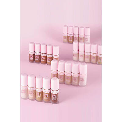essence Silky BLUR Nemlendirici Uzun Süre Kalıcı Fondöten 15 - 8
